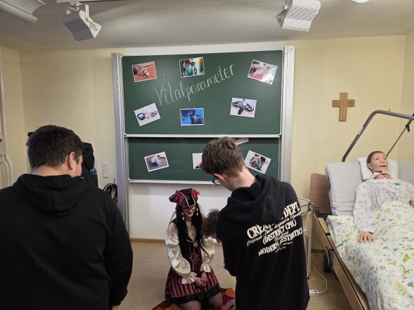 Besuch der Schülerinnen und Schüler der Angela-Fraundorfer Realschule