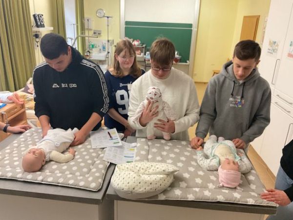 Besuch der Schülerinnen und Schüler der Angela-Fraundorfer Realschule